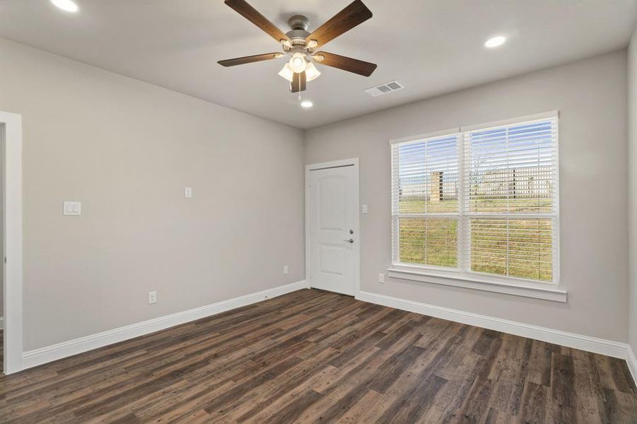 Spacious, unfurnished interior of a new home in , Weatherford (Image 34).