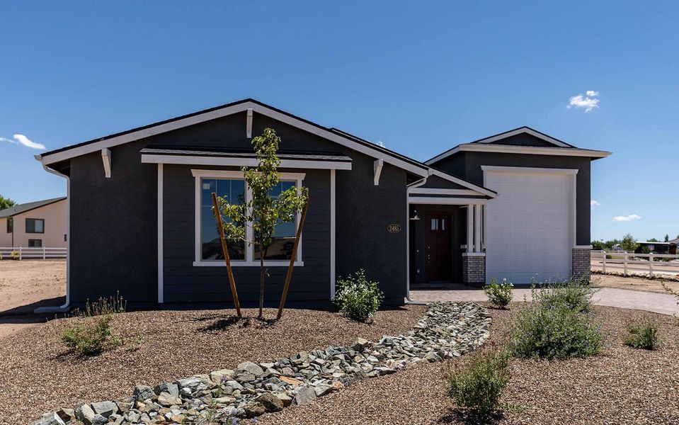 Front exterior of a new home in Heritage Pointe, Chino Valley, AZ, highlighting curb appeal (Image 15).