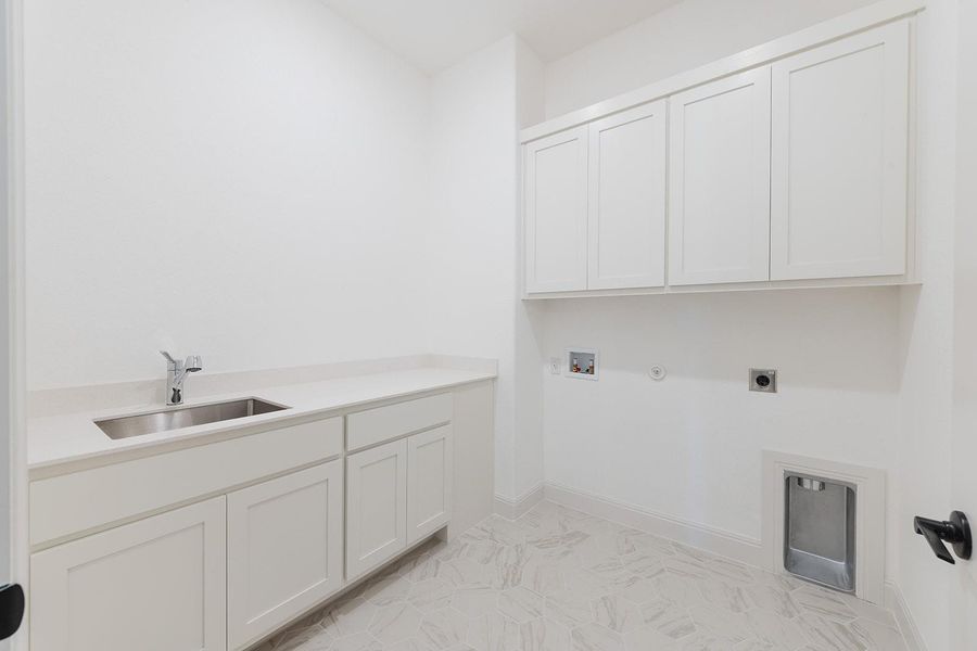 Furnished interior view inside a new home in Wolf Ranch West Bend - 60', Georgetown (Image 11).