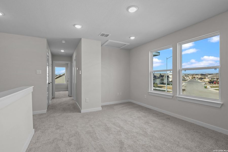 Spacious, unfurnished interior of a new home in Cinco Lakes, San Antonio (Image 24).