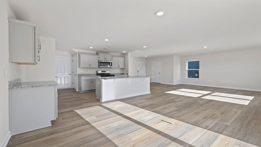 Spacious, unfurnished interior of a new home in Cloverdale Hills, Piedmont (Image 17).