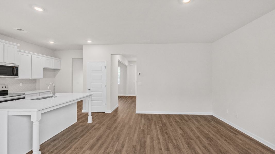 Spacious, unfurnished interior of a new home in Willowbrook, Winder (Image 24).