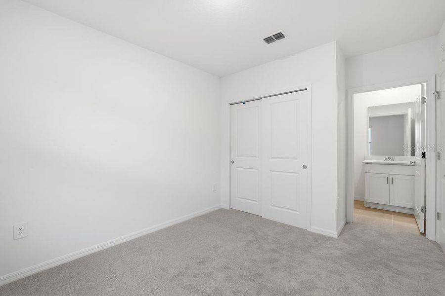 Spacious, unfurnished interior of a new home in Palm Wind, Hudson (Image 27).