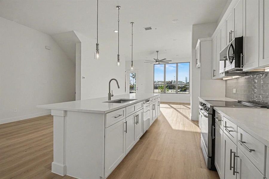Furnished interior view inside a new home in , Farmers Branch (Image 8).
