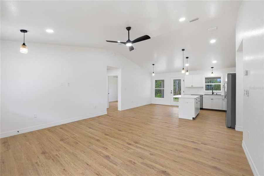 Spacious, unfurnished interior of a new home in , Ocklawaha (Image 20).