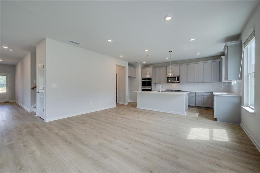 Spacious, unfurnished interior of a new home in Abbotts Crossing, Conyers (Image 8). Spacious, unfurnished interior of a new home in Abbotts Crossing, Conyers (Image 8).