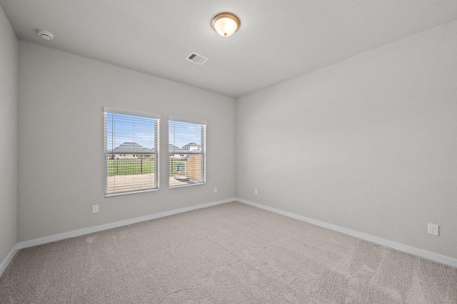 Spacious, unfurnished interior of a new home in Laurel Landing, Alvin (Image 17).
