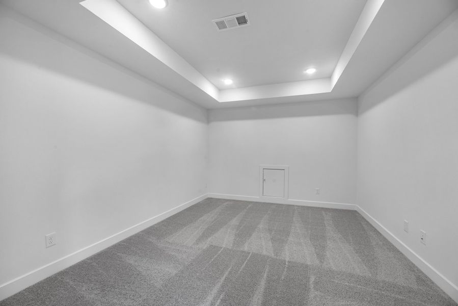 Spacious, unfurnished interior of a new home in Sienna, Missouri City (Image 23).