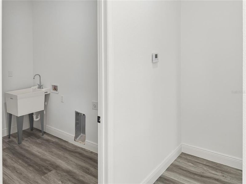 Spacious, unfurnished interior of a new home in , Ocala (Image 30).