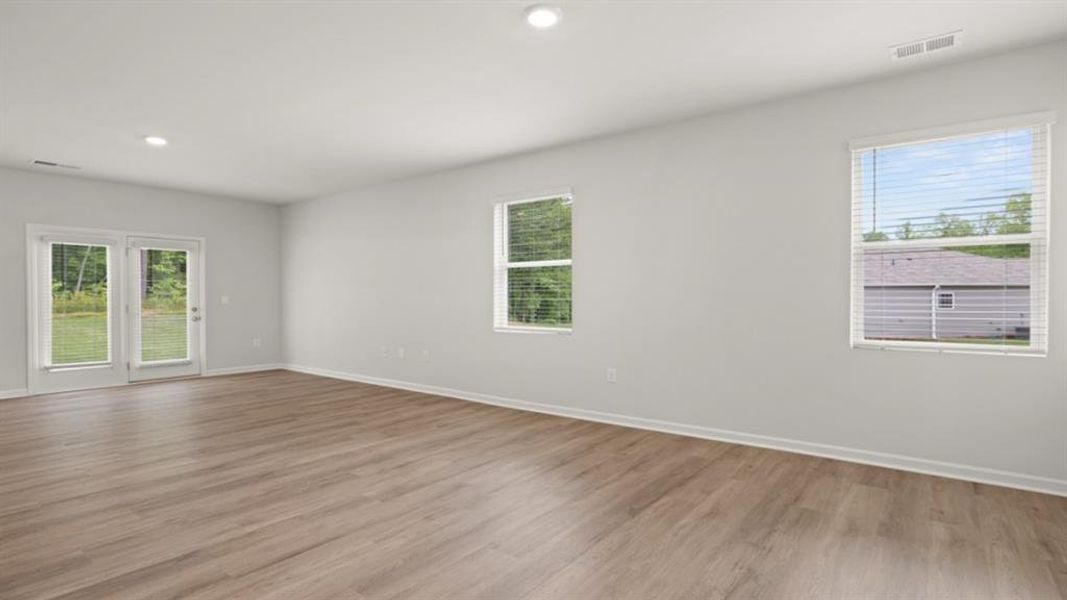 Spacious, unfurnished interior of a new home in Oakleigh Glen, Dallas (Image 17).