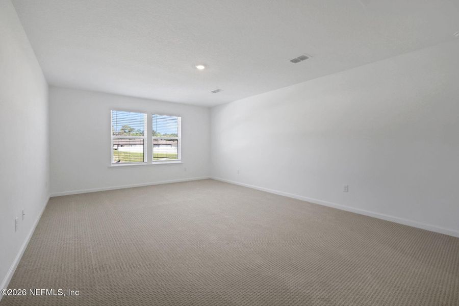 Spacious, unfurnished interior of a new home in Jennings Farm, Middleburg (Image 21).