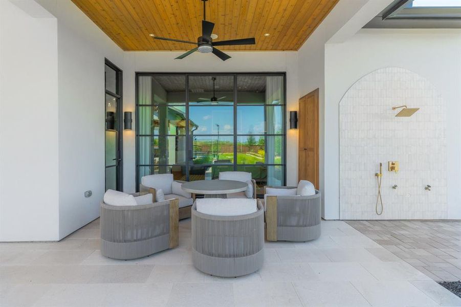 Exterior details and patio area of a home in Fleming Pointe, Fort Worth (Image 21).