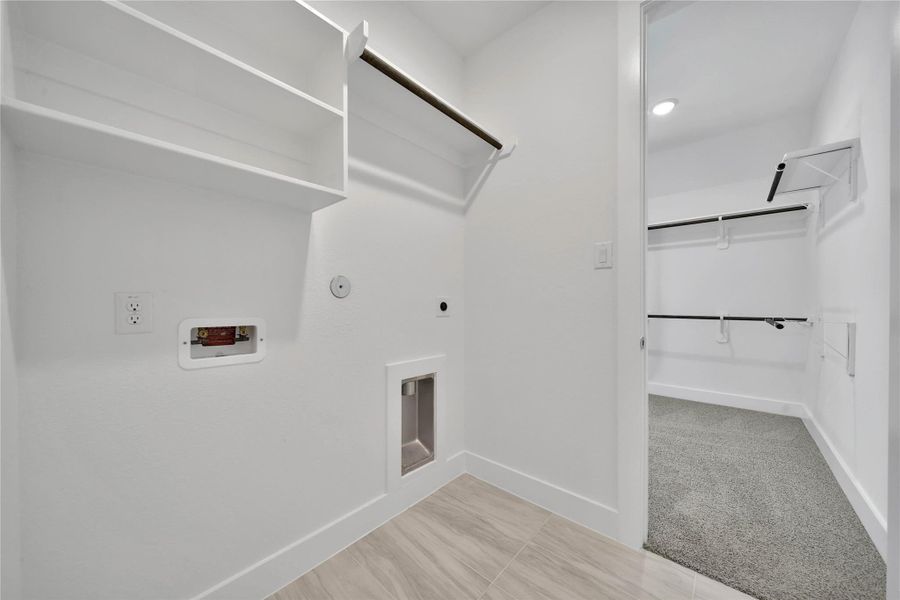 Spacious, unfurnished interior of a new home in , Rosharon (Image 14).