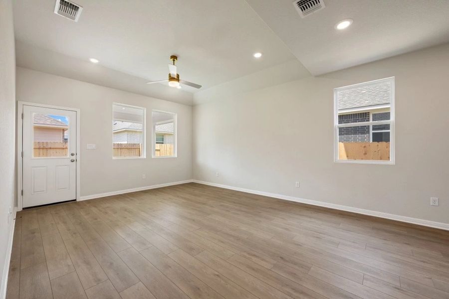 Spacious, unfurnished interior of a new home in La Cima, San Marcos (Image 18).