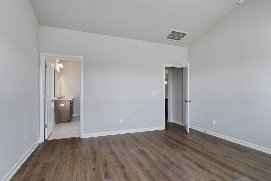 Spacious, unfurnished interior of a new home in Allston Park, Calabash (Image 22).
