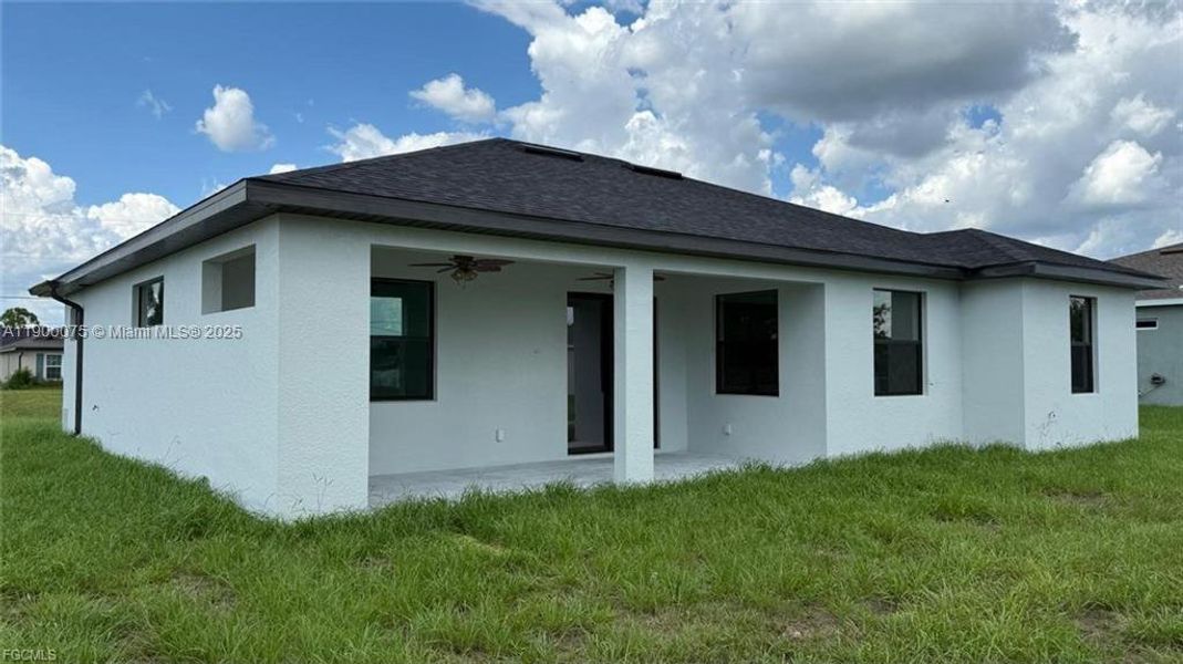 Exterior details and patio area of a home in , Cape Coral (Image 2).