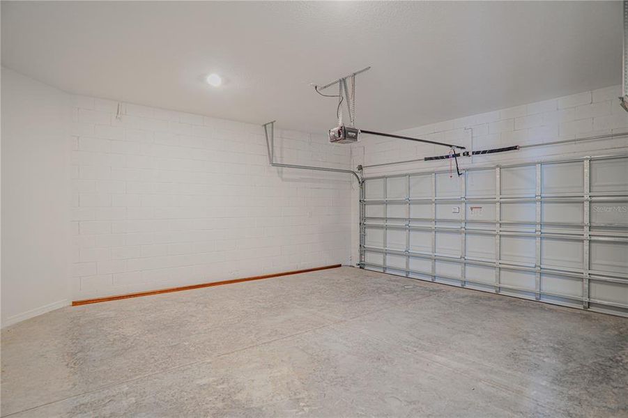 Spacious, unfurnished interior of a new home in , Winter Garden (Image 24).