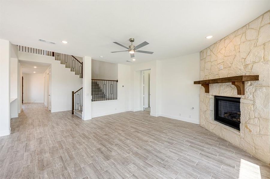 Spacious, unfurnished interior of a new home in Hampton Park, Glenn Heights (Image 30).