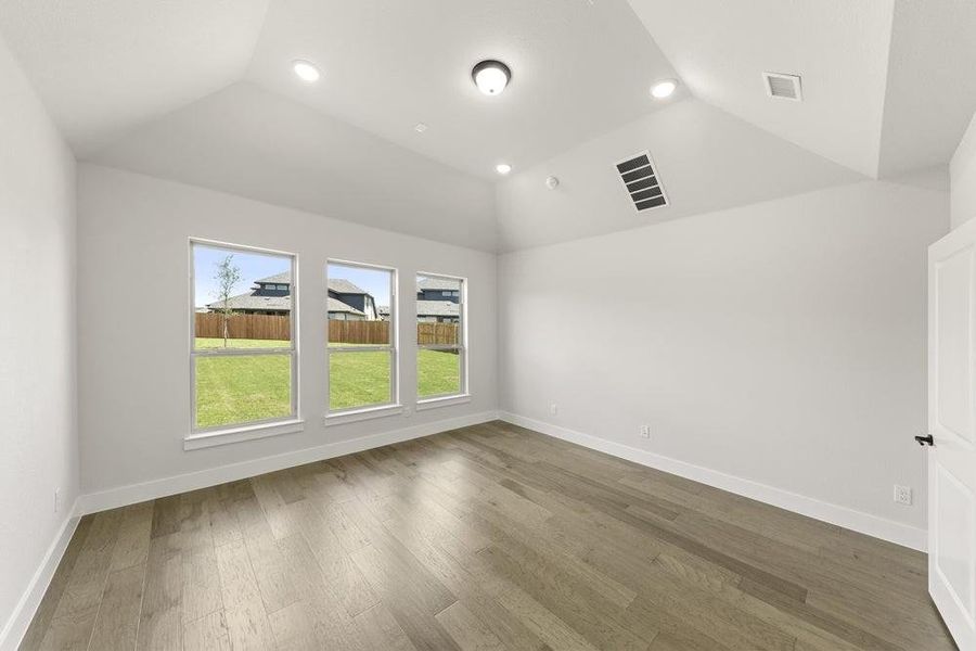 Spacious, unfurnished interior of a new home in Valencia on The Lake, Little Elm (Image 8).