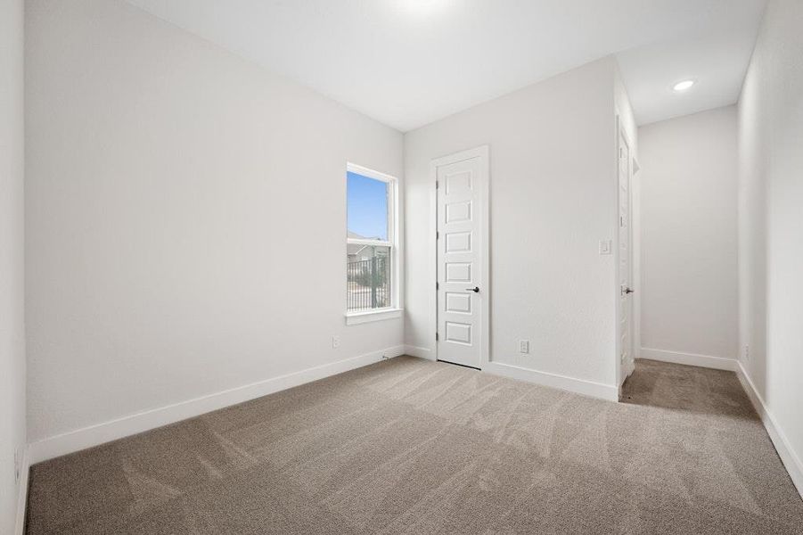 Spacious, unfurnished interior of a new home in Santa Rita Ranch, Liberty Hill (Image 28).