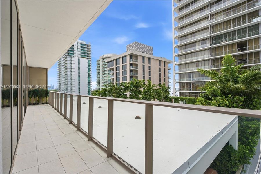 Condo located in Miami, FL showcasing its design and architecture (Image 23).