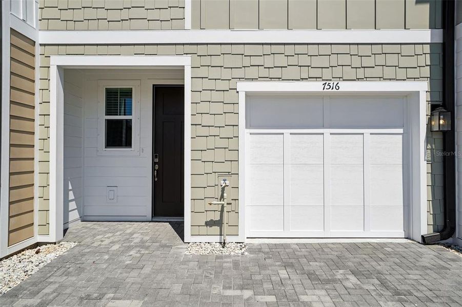 Exterior details and patio area of a home in , Tampa (Image 4).