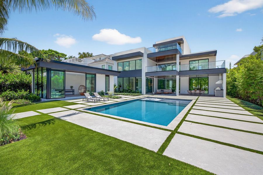 Exterior details and patio area of a home in , Fort Lauderdale (Image 29). Exterior details and patio area of a home in , Fort Lauderdale (Image 29).
