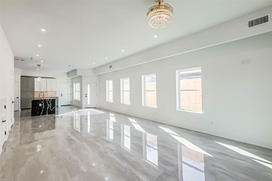 Spacious, unfurnished interior of a new home in , Houston (Image 15).