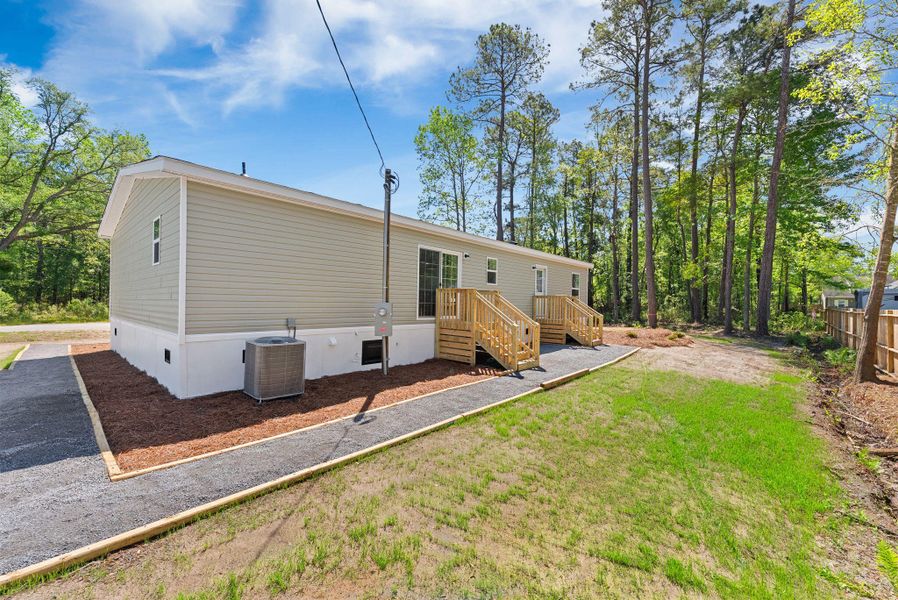 Exterior details and patio area of a home in , Ravenel (Image 21).