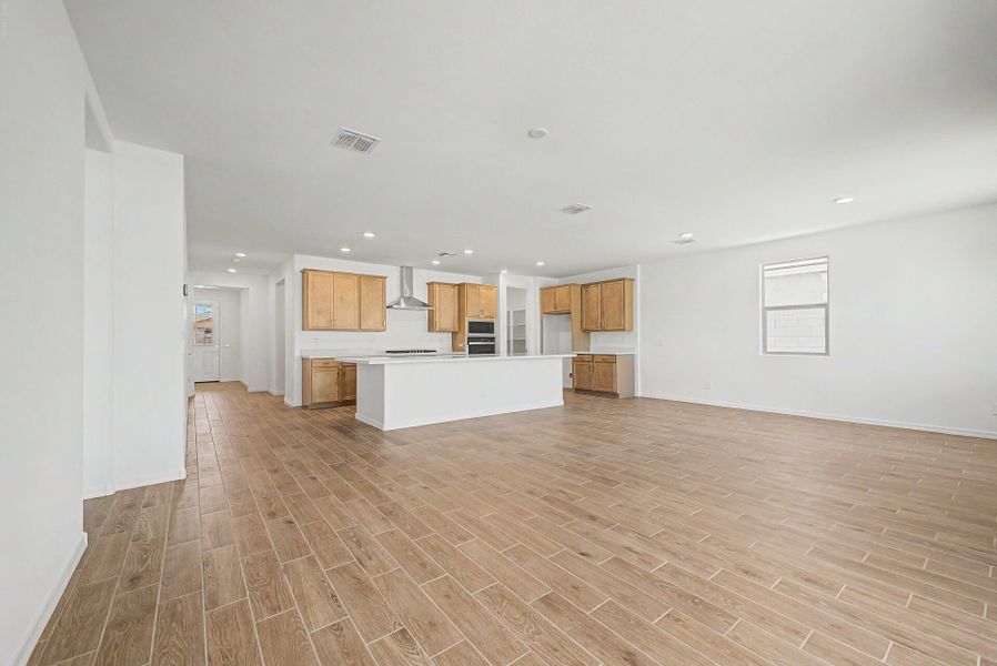 Spacious, unfurnished interior of a new home in Tierra Vistoso, Surprise (Image 5).