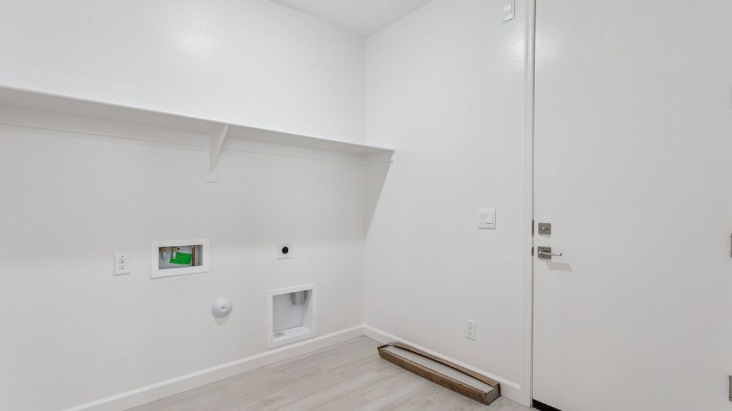 Spacious, unfurnished interior of a new home in Aloravita, Peoria (Image 31).