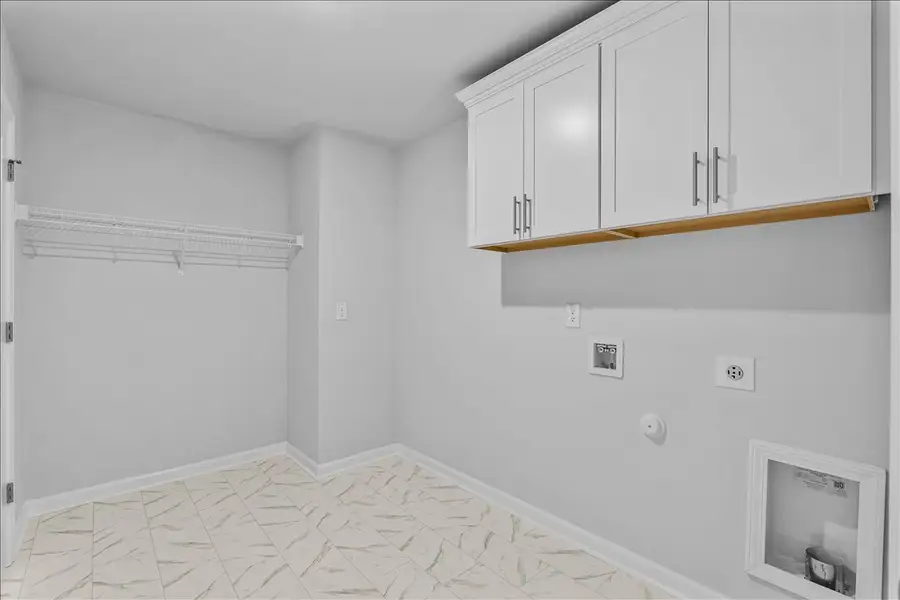 Spacious, unfurnished interior of a new home in Fieldstone, Lexington (Image 36).