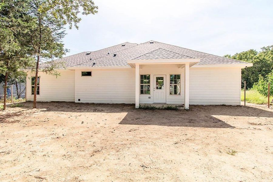 Front exterior of a new home in , West Tawakoni, TX, highlighting curb appeal (Image 20).