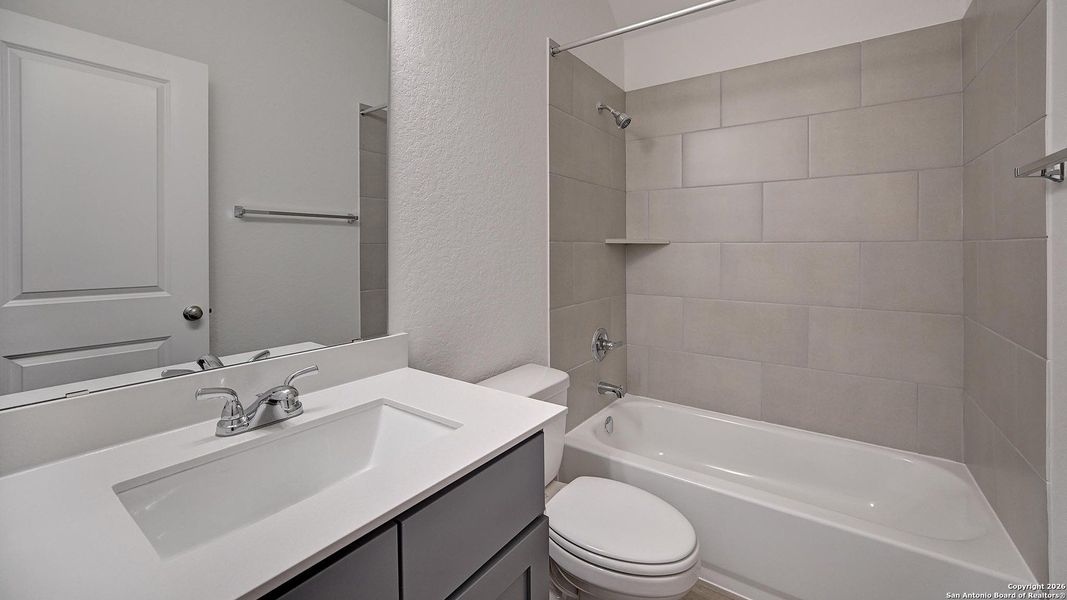 Furnished interior view inside a new home in Ladera 40', San Antonio (Image 15).