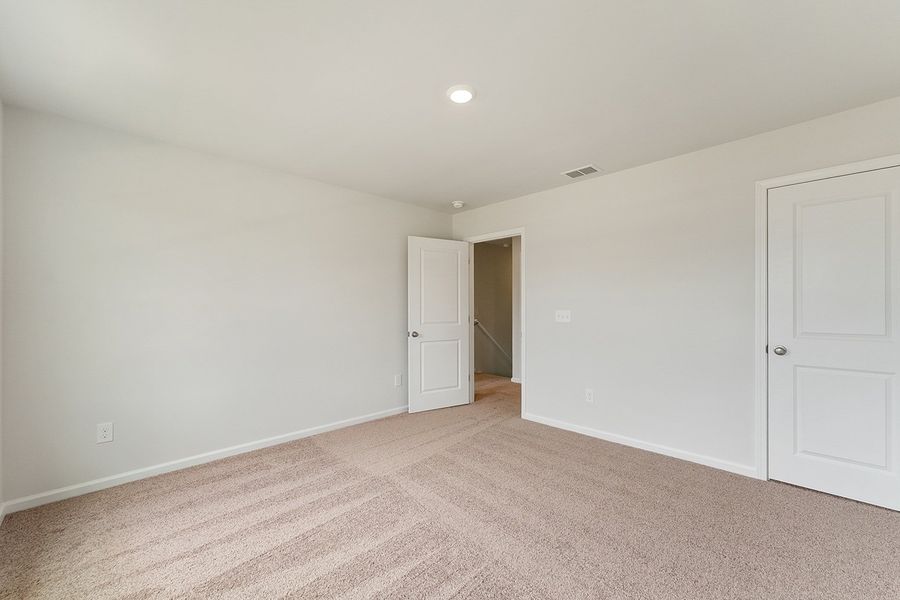 Spacious, unfurnished interior of a new home in Tucker Ridge, Pendleton (Image 19).