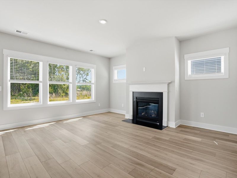 Spacious, unfurnished interior of a new home in Crossing at Abner Creek, Greer (Image 10). Spacious, unfurnished interior of a new home in Crossing at Abner Creek, Greer (Image 10).