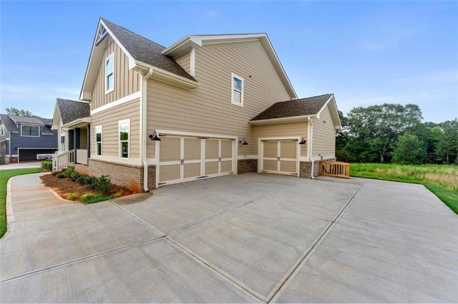 Exterior details and patio area of a home in Steeplechase, Hoschton (Image 23).