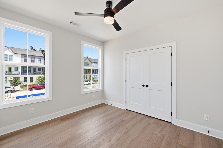Spacious, unfurnished interior of a new home in BelleWether, Chattanooga (Image 9).
