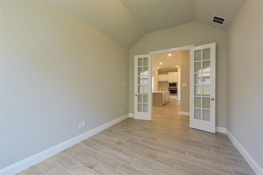 Spacious, unfurnished interior of a new home in Evergreen 50', Conroe (Image 18).