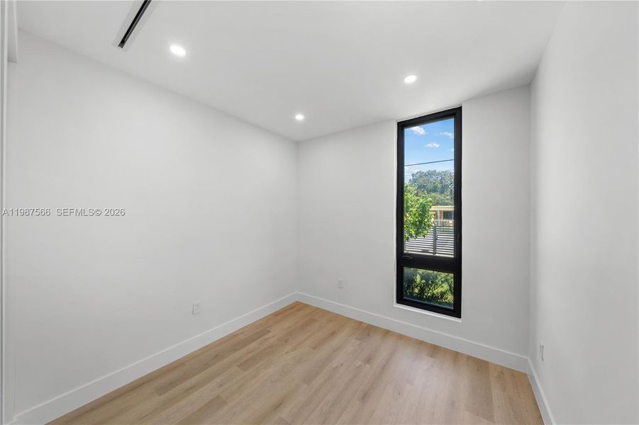 Spacious, unfurnished interior of a new home in , Miami (Image 44).