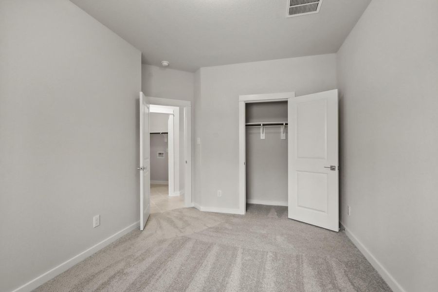 Spacious, unfurnished interior of a new home in Oakwood Ranch, Willis (Image 13).