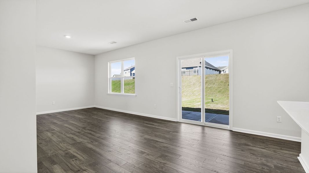 Spacious, unfurnished interior of a new home in Hunters Ridge, Woodruff (Image 20).