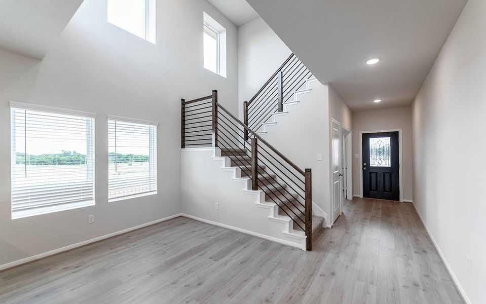 Spacious, unfurnished interior of a new home in Paramount, Kyle (Image 11).