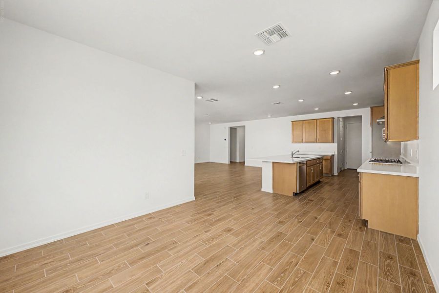 Spacious, unfurnished interior of a new home in White Tank Vistas, Waddell (Image 9). Spacious, unfurnished interior of a new home in White Tank Vistas, Waddell (Image 9).