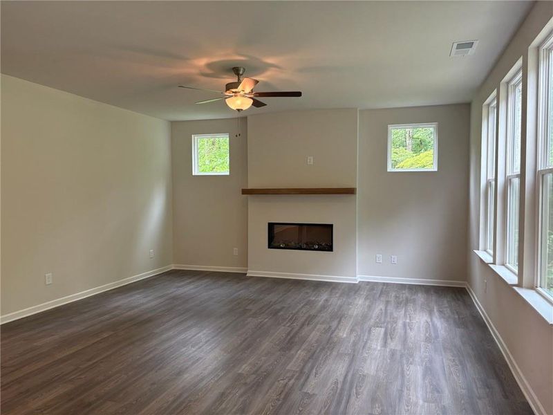 Spacious, unfurnished interior of a new home in Riverwood, Dallas (Image 7).