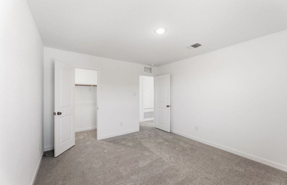 Spacious, unfurnished interior of a new home in Sonterra, Jarrell (Image 40).