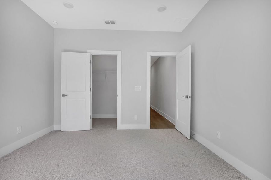 Spacious, unfurnished interior of a new home in Echo Park, Suwanee (Image 35).