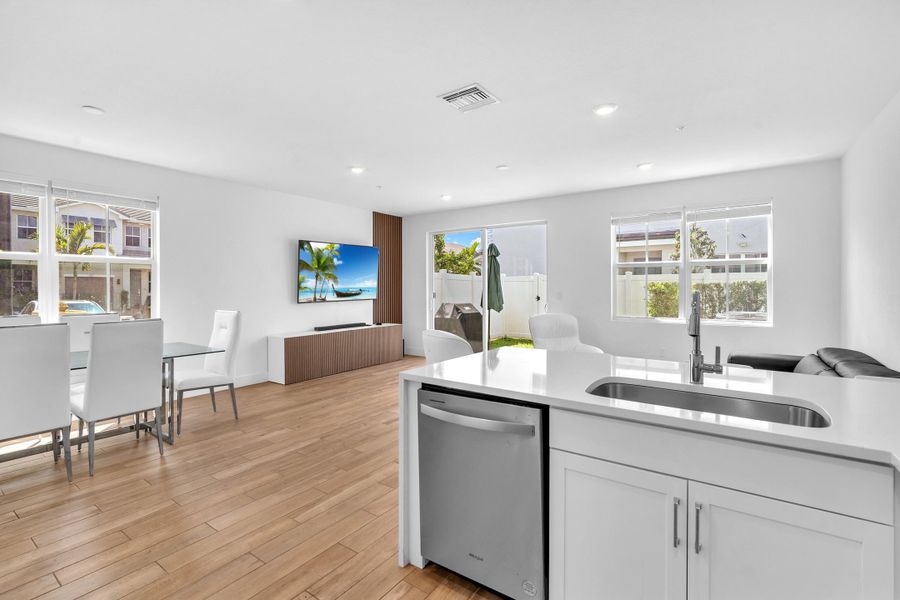 Kitchen / Dining Kitchen / Dining