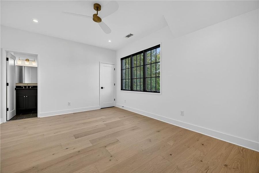 Spacious, unfurnished interior of a new home in , Atlanta (Image 24).