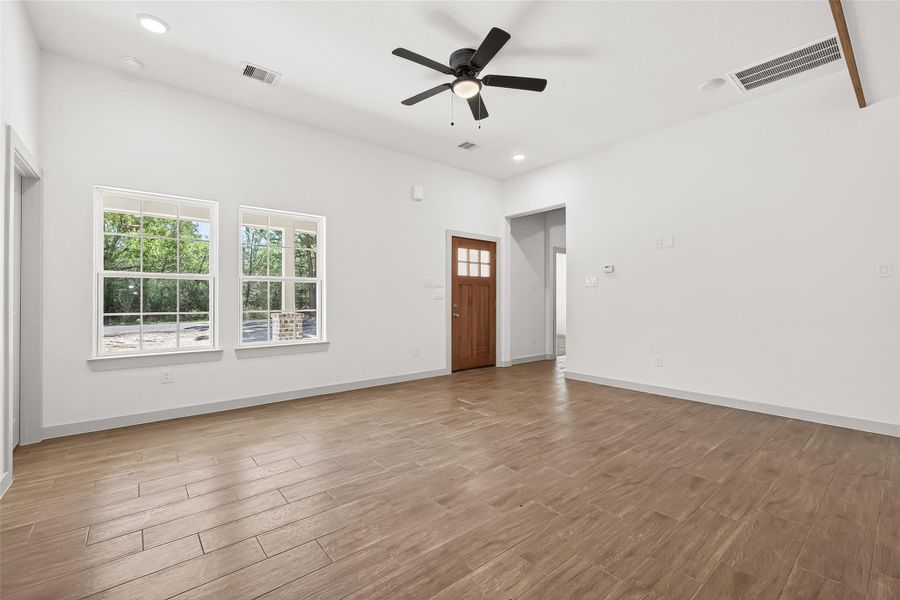 Spacious, unfurnished interior of a new home in , Hempstead (Image 42).